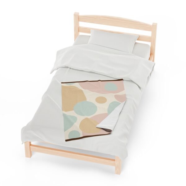 Stunning Circular Shapes Beautiful Velveteen Plush Blanket. - Image 5