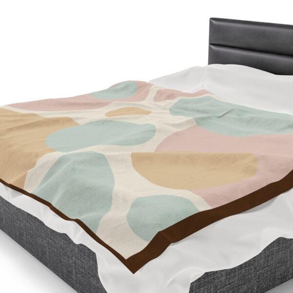 Stunning Circular Shapes Beautiful Velveteen Plush Blanket. - Image 23