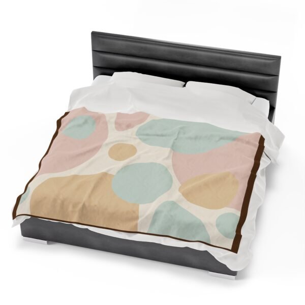 Stunning Circular Shapes Beautiful Velveteen Plush Blanket. - Image 22