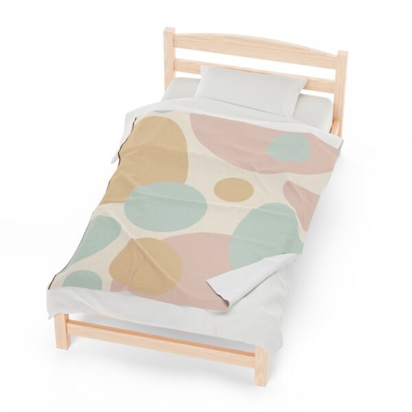 Stunning Circular Shapes Beautiful Velveteen Plush Blanket. - Image 13