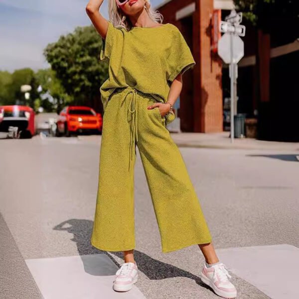 Solid Color Texture Casual Fashion Women's Wear Short-sleeved Trousers Two-piece Set - Image 3