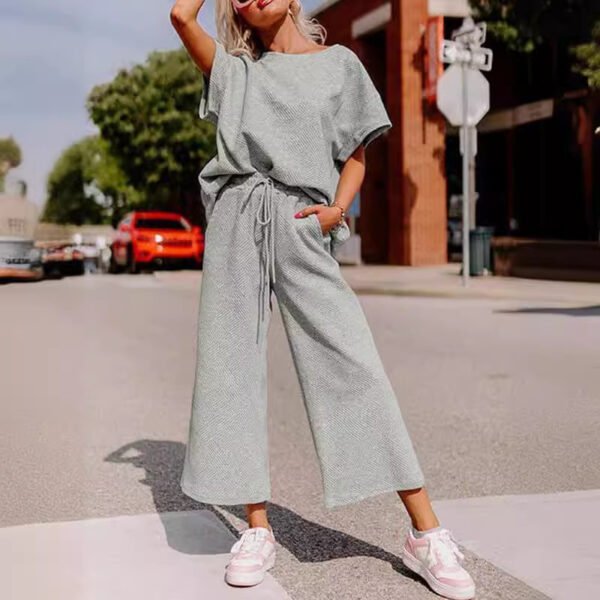 Solid Color Texture Casual Fashion Women's Wear Short-sleeved Trousers Two-piece Set - Image 4